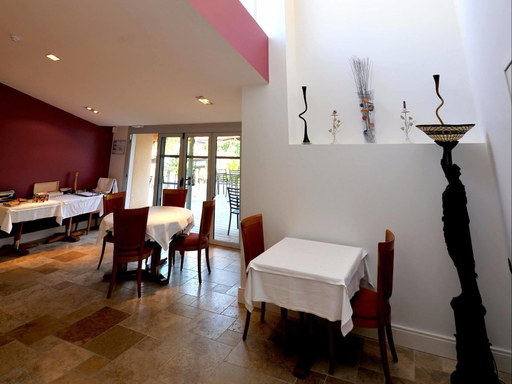 Logis- Hotel Spa Restaurant L'Epicurial Saint-Pey-de-Castets Exterior foto